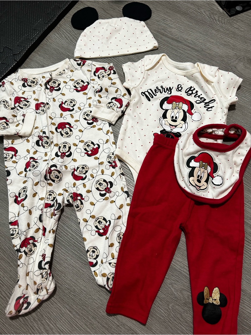 Disney Minnie Mouse 5-Piece Holiday Baby Layette Set - Red & Cream
